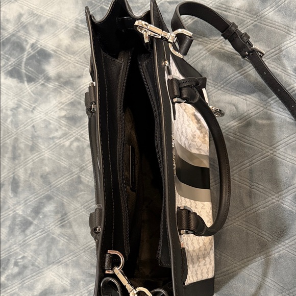 Michael Kors Black and Cream Satchel - Picture 5 of 8